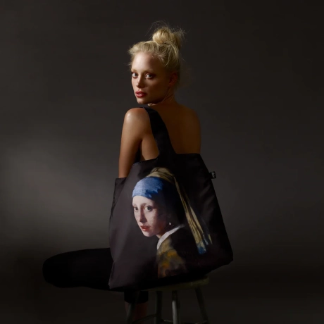 220615-LOQI-museum-collection-vermeer-girl-pearl-earring-bag-1080x1080_5000x.webp