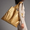 MM.GO.Z-LOQI-metallic-gold-bag-1x1-1.webp